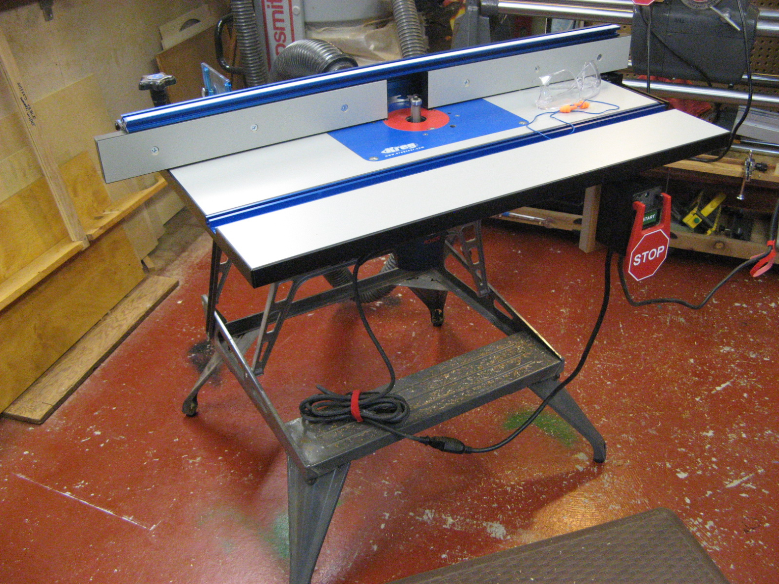 Table mounted to Workmate.